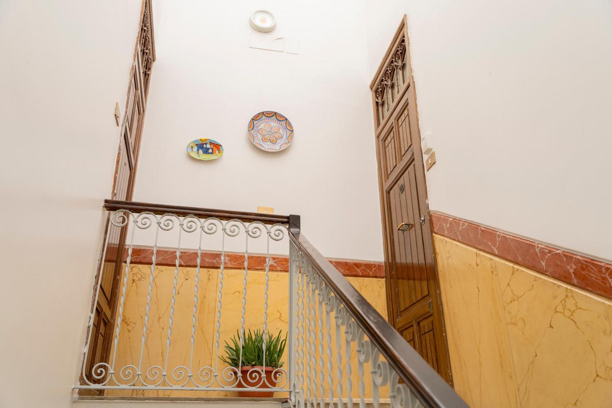 Appartement Centro Stazione Aeroporto Wi-Fi&Self Check-In à Palerme Extérieur photo
